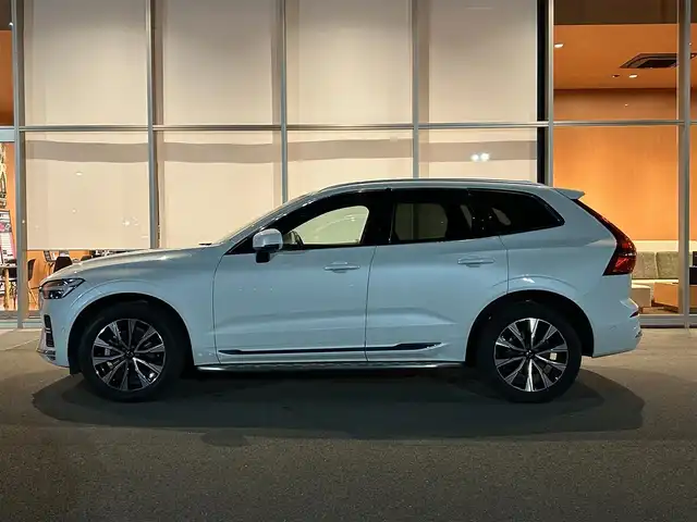ボルボ ボルボ ＸＣ６０ アルティメット B5 AWD 岐阜県 2022(令4)年 3.5万km パール harman/kardonプレミアムサウンドオーディオシステム/衝突回避被害軽減ブレーキシステム/歩行者サイクリスト大型動物検知機能/インターセクションサポート右折時対向車検知機能/対向車対応機能/ステアリングサポート衝突回避支援機能/オンカミングレーンミティゲーション対向車線衝突回避支援機能/レーンキーピングエイド/ドライバーアラートコントロール/ロードサインインフォメーション/ランオフロードミティゲーション道路逸脱回避支援機能/リア衝突回避被害軽減ブレーキシステム/パイロットアシスト車線維持支援機能/全車速追従機能付ACCアダプティブクルーズコントロール/ステアリングアシスト付ブラインドスポットインフォメーションシステム/衝突回避被害軽減ブレーキ機能付CTA/360°ビューカメラ/先行車発進告知機能/Google Apps and Services/　Applecarplay　AndroidAuto/ヘッドアップディスプレイ/ステアリングヒーター/前席シートベンチレーション/全席シートヒーター/メモリー機能付きパワーシート