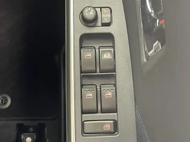 トヨタ ルーミー カスタムG－T 愛知県 2022(令4)年 0.6万km レーザーブルークリスタルシャイン 純正９型ナビ　全方位カメラ　シートヒーター　両側パワスラ　前後ドラレコ　ＥＴＣ　スマアシ　衝突軽減　追従クルコン　ＬＥＤオートライト　コーナーセンサー　電動パーキング　ロールシェード　純正マット　禁煙