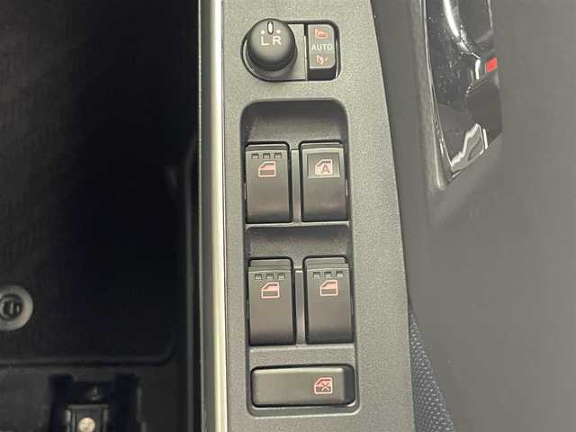 トヨタ ルーミー カスタムG－T 愛知県 2022(令4)年 0.6万km レーザーブルークリスタルシャイン 純正９型ナビ　全方位カメラ　シートヒーター　両側パワスラ　前後ドラレコ　ＥＴＣ　スマアシ　衝突軽減　追従クルコン　ＬＥＤオートライト　コーナーセンサー　電動パーキング　ロールシェード　純正マット　禁煙