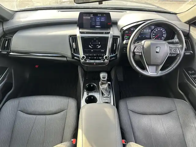 トヨタ クラウン ハイブリッド S 岡山県 2018(平30)年 11.8万km ブラック 登録時走行距離117380km/純正8インチナビ/（AM/FM/CD/DVD/BT/TV）/バックカメラ/D/N席シートヒーター/D/N席パワーシート/ステアリングヒーター/トヨタセーフティセンス/・プリクラッシュセーフティ/・レーンディパーチャアラート/・オートマチックハイビーム/・アダプティブクルーズコントロール/・ブラインドスポットモニター/純正17インチアルミホイール/前後ドライブレコーダー/電子パーキングアシスト/プッシュスタート