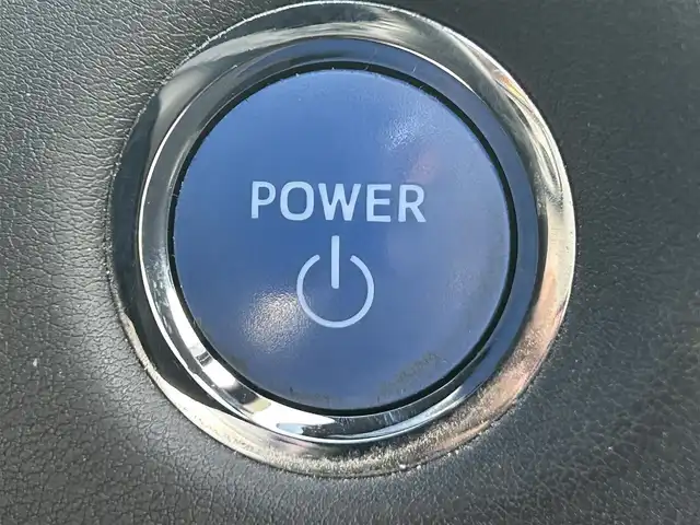 トヨタ クラウン ハイブリッド S 岡山県 2018(平30)年 11.8万km ブラック 登録時走行距離117380km/純正8インチナビ/（AM/FM/CD/DVD/BT/TV）/バックカメラ/D/N席シートヒーター/D/N席パワーシート/ステアリングヒーター/トヨタセーフティセンス/・プリクラッシュセーフティ/・レーンディパーチャアラート/・オートマチックハイビーム/・アダプティブクルーズコントロール/・ブラインドスポットモニター/純正17インチアルミホイール/前後ドライブレコーダー/電子パーキングアシスト/プッシュスタート