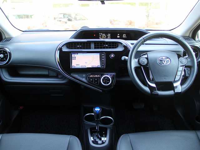 トヨタ アクア G ソフトレザーセレクション 愛媛県 2017(平29)年 3.8万km グレーメタリック 純正ナビ/TV Bluetooth CD SD/バックカメラ/ソフトレザーシート/トヨタセーフティセンスC/プリクラッシュセーフティシステム/オートハイビーム/車線逸脱警報/クルーズコントロール/ステアリングスイッチ/LEDヘッドライト（オート機能）/フォグランプ/プッシュスタート/スマートキー2個/取説・メンテナンスノート/ワンオーナー/禁煙車