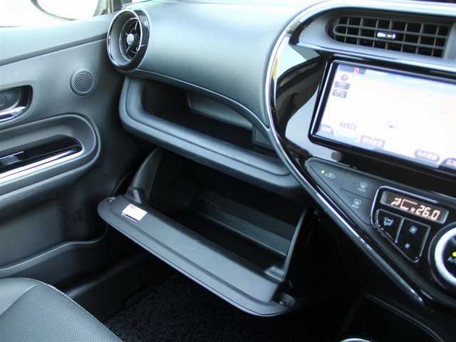 トヨタ アクア G ソフトレザーセレクション 愛媛県 2017(平29)年 3.8万km グレーメタリック 純正ナビ/TV Bluetooth CD SD/バックカメラ/ソフトレザーシート/トヨタセーフティセンスC/プリクラッシュセーフティシステム/オートハイビーム/車線逸脱警報/クルーズコントロール/ステアリングスイッチ/LEDヘッドライト（オート機能）/フォグランプ/プッシュスタート/スマートキー2個/取説・メンテナンスノート/ワンオーナー/禁煙車