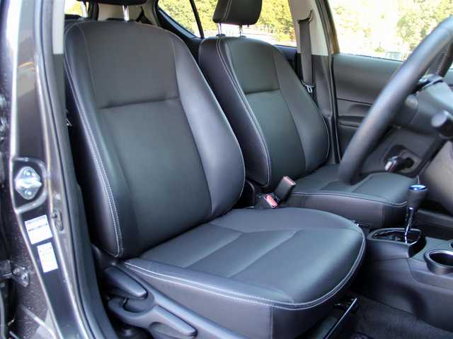 トヨタ アクア G ソフトレザーセレクション 愛媛県 2017(平29)年 3.8万km グレーメタリック 純正ナビ/TV Bluetooth CD SD/バックカメラ/ソフトレザーシート/トヨタセーフティセンスC/プリクラッシュセーフティシステム/オートハイビーム/車線逸脱警報/クルーズコントロール/ステアリングスイッチ/LEDヘッドライト（オート機能）/フォグランプ/プッシュスタート/スマートキー2個/取説・メンテナンスノート/ワンオーナー/禁煙車