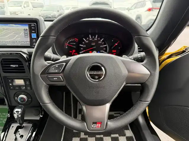 ダイハツ コペン GRスポーツ 東京都 2023(令5)年 0.3万km ジョーヌイエロー 純正ナビ(ＮＭＺＫ－Ｗ７３Ｄ)/【ipod/USB/SD/DISC/TV/FM/AM/BT】/電動オープンルーフ/純正BBS16インチAW/GR SPORT専用ショックアブソーバー/ドライブレコーダー/ETC/シートヒーター/LEＤヘッドライト/フォグランプ/オートライト/パドルシフト/アイドリングストップ/プッシュスタート/スマートキー