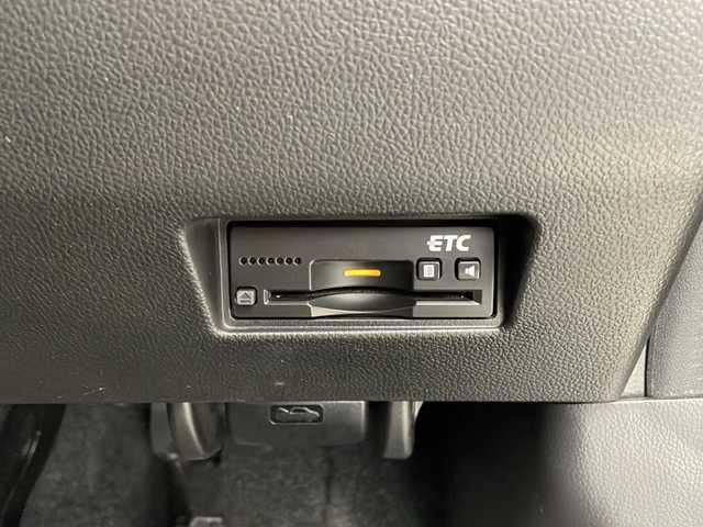 スズキ スイフト HYBRID RS 大阪府 2018(平30)年 5.5万km スーパーブラックパール 純正8インチナビ/【フルセグTV/Bluetooth/CD/DVD/USB/FM/AM】/全方位カメラ/スズキセーフティーサポート/デュアルセンサーブレーキサポート/・車線逸脱警報/・アダクティブクルーズコントロール/・ハイビームアシスト/・発進お知らせ機能/パドルシフト/運転席シートヒーター/LEDヘッドライト/オートハイビーム/純正16インチAW/スマートキー/スペアキー1本