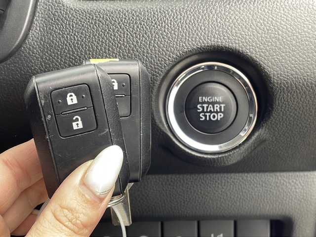 スズキ スイフト HYBRID RS 大阪府 2018(平30)年 5.5万km スーパーブラックパール 純正8インチナビ/【フルセグTV/Bluetooth/CD/DVD/USB/FM/AM】/全方位カメラ/スズキセーフティーサポート/デュアルセンサーブレーキサポート/・車線逸脱警報/・アダクティブクルーズコントロール/・ハイビームアシスト/・発進お知らせ機能/パドルシフト/運転席シートヒーター/LEDヘッドライト/オートハイビーム/純正16インチAW/スマートキー/スペアキー1本