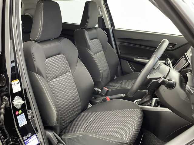 スズキ スイフト HYBRID RS 大阪府 2018(平30)年 5.5万km スーパーブラックパール 純正8インチナビ/【フルセグTV/Bluetooth/CD/DVD/USB/FM/AM】/全方位カメラ/スズキセーフティーサポート/デュアルセンサーブレーキサポート/・車線逸脱警報/・アダクティブクルーズコントロール/・ハイビームアシスト/・発進お知らせ機能/パドルシフト/運転席シートヒーター/LEDヘッドライト/オートハイビーム/純正16インチAW/スマートキー/スペアキー1本