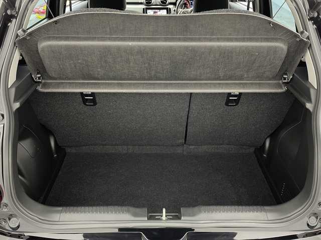 スズキ スイフト HYBRID RS 大阪府 2018(平30)年 5.5万km スーパーブラックパール 純正8インチナビ/【フルセグTV/Bluetooth/CD/DVD/USB/FM/AM】/全方位カメラ/スズキセーフティーサポート/デュアルセンサーブレーキサポート/・車線逸脱警報/・アダクティブクルーズコントロール/・ハイビームアシスト/・発進お知らせ機能/パドルシフト/運転席シートヒーター/LEDヘッドライト/オートハイビーム/純正16インチAW/スマートキー/スペアキー1本