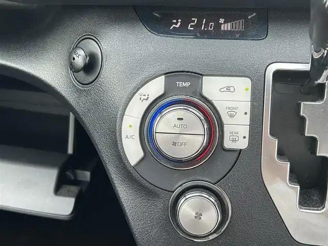 トヨタ シエンタ ハイブリッド G 富山県 2015(平27)年 1.9万km ホワイトパールクリスタルシャイン ワンオーナー/CDオーディオ/衝突軽減ブレーキ/オートマチックハイビーム/レーンディパーチャーアラート/両側パワースライドドア/運転席助手席シートヒーター/LEDオートライト/スマートキー/プッシュスタートエンジン/ホイール付き夏タイヤ4本積込