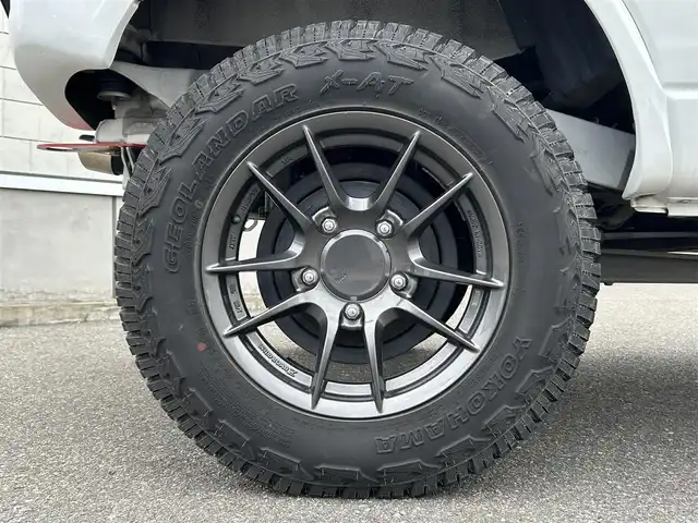 スズキ ジムニー XG 山形県 2014(平26)年 4.5万km スペリアホワイト ４WD/ターボ/フロントカメラ/横滑り防止装置/リフトアップ/社外足廻り/社外FRバンパー/社外マフラー/社外アルミホイール/背面タイヤ/フォグランプ/スペアキー/保証書
