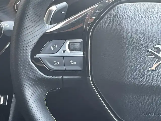 プジョー ２００８ GT ブルー HDi 高知県 2022(令4)年 0.8万km シルバーⅡ アクティブセーフティブレーキ/アクティブクルーズコントロール/レーンキープアシスト/ブラインドスポットモニター/ディスプレイオーディオ/【Bluetooth/AppleCarPlay/AndroidAuto/USB/FM】/疲労検知システム/パーキングセンサー/インテリジェントハイビーム/ハーフレザーシート/前席シートヒーター/前後ドライブレコーダー/パドルシフト/ストップ＆スタート/ノーマルタイヤ４本