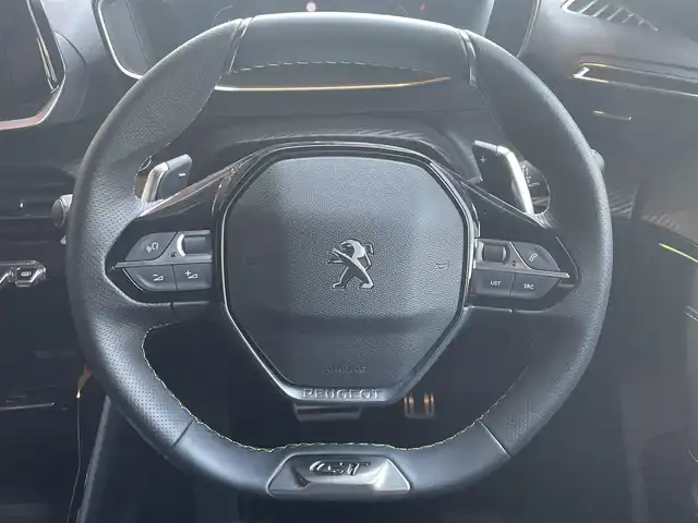 プジョー ２００８ GT ブルー HDi 高知県 2022(令4)年 0.8万km シルバーⅡ アクティブセーフティブレーキ/アクティブクルーズコントロール/レーンキープアシスト/ブラインドスポットモニター/ディスプレイオーディオ/【Bluetooth/AppleCarPlay/AndroidAuto/USB/FM】/疲労検知システム/パーキングセンサー/インテリジェントハイビーム/ハーフレザーシート/前席シートヒーター/前後ドライブレコーダー/パドルシフト/ストップ＆スタート/ノーマルタイヤ４本