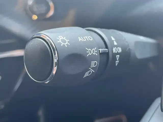 プジョー ２００８ GT ブルー HDi 高知県 2022(令4)年 0.8万km シルバーⅡ アクティブセーフティブレーキ/アクティブクルーズコントロール/レーンキープアシスト/ブラインドスポットモニター/ディスプレイオーディオ/【Bluetooth/AppleCarPlay/AndroidAuto/USB/FM】/疲労検知システム/パーキングセンサー/インテリジェントハイビーム/ハーフレザーシート/前席シートヒーター/前後ドライブレコーダー/パドルシフト/ストップ＆スタート/ノーマルタイヤ４本