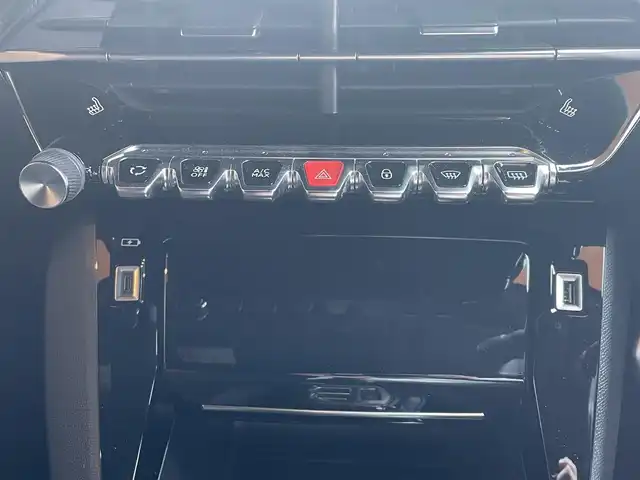 プジョー ２００８ GT ブルー HDi 高知県 2022(令4)年 0.8万km シルバーⅡ アクティブセーフティブレーキ/アクティブクルーズコントロール/レーンキープアシスト/ブラインドスポットモニター/ディスプレイオーディオ/【Bluetooth/AppleCarPlay/AndroidAuto/USB/FM】/疲労検知システム/パーキングセンサー/インテリジェントハイビーム/ハーフレザーシート/前席シートヒーター/前後ドライブレコーダー/パドルシフト/ストップ＆スタート/ノーマルタイヤ４本