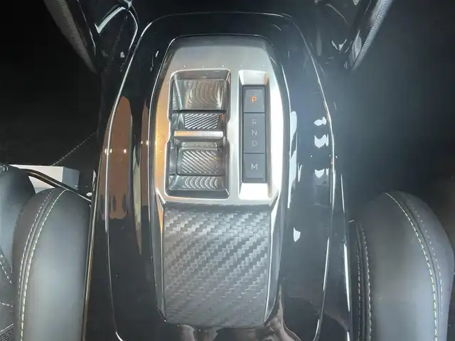 プジョー ２００８ GT ブルー HDi 高知県 2022(令4)年 0.8万km シルバーⅡ アクティブセーフティブレーキ/アクティブクルーズコントロール/レーンキープアシスト/ブラインドスポットモニター/ディスプレイオーディオ/【Bluetooth/AppleCarPlay/AndroidAuto/USB/FM】/疲労検知システム/パーキングセンサー/インテリジェントハイビーム/ハーフレザーシート/前席シートヒーター/前後ドライブレコーダー/パドルシフト/ストップ＆スタート/ノーマルタイヤ４本