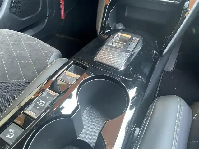 プジョー ２００８ GT ブルー HDi 高知県 2022(令4)年 0.8万km シルバーⅡ アクティブセーフティブレーキ/アクティブクルーズコントロール/レーンキープアシスト/ブラインドスポットモニター/ディスプレイオーディオ/【Bluetooth/AppleCarPlay/AndroidAuto/USB/FM】/疲労検知システム/パーキングセンサー/インテリジェントハイビーム/ハーフレザーシート/前席シートヒーター/前後ドライブレコーダー/パドルシフト/ストップ＆スタート/ノーマルタイヤ４本