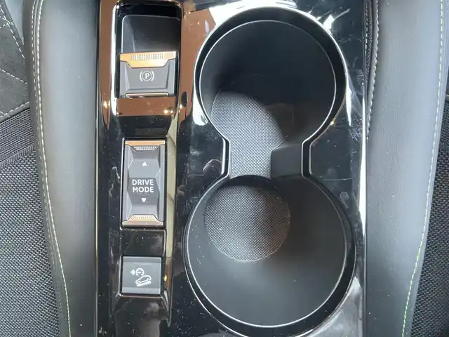 プジョー ２００８ GT ブルー HDi 高知県 2022(令4)年 0.8万km シルバーⅡ アクティブセーフティブレーキ/アクティブクルーズコントロール/レーンキープアシスト/ブラインドスポットモニター/ディスプレイオーディオ/【Bluetooth/AppleCarPlay/AndroidAuto/USB/FM】/疲労検知システム/パーキングセンサー/インテリジェントハイビーム/ハーフレザーシート/前席シートヒーター/前後ドライブレコーダー/パドルシフト/ストップ＆スタート/ノーマルタイヤ４本