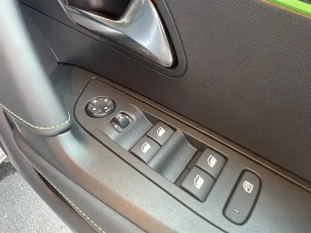プジョー ２００８ GT ブルー HDi 高知県 2022(令4)年 0.8万km シルバーⅡ アクティブセーフティブレーキ/アクティブクルーズコントロール/レーンキープアシスト/ブラインドスポットモニター/ディスプレイオーディオ/【Bluetooth/AppleCarPlay/AndroidAuto/USB/FM】/疲労検知システム/パーキングセンサー/インテリジェントハイビーム/ハーフレザーシート/前席シートヒーター/前後ドライブレコーダー/パドルシフト/ストップ＆スタート/ノーマルタイヤ４本