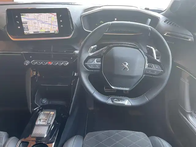 プジョー ２００８ GT ブルー HDi 高知県 2022(令4)年 0.8万km シルバーⅡ アクティブセーフティブレーキ/アクティブクルーズコントロール/レーンキープアシスト/ブラインドスポットモニター/ディスプレイオーディオ/【Bluetooth/AppleCarPlay/AndroidAuto/USB/FM】/疲労検知システム/パーキングセンサー/インテリジェントハイビーム/ハーフレザーシート/前席シートヒーター/前後ドライブレコーダー/パドルシフト/ストップ＆スタート/ノーマルタイヤ４本