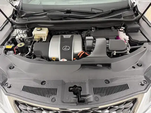 レクサス ＲＸ 450h Fスポーツ 三重県 2022(令4)年 2.6万km ホワイトノーヴァガラスフレーク ハイブリッド/FF/MTモード付フロアCVT/12.3インチナビ（AM/FM/CD/DVD/SDREC/SD/USB/Bluetooth/Miracast/AUX/TV）/パノラミックビューモニター/ETC2.0/LEXUS Safety System＋/●プリクラッシュセーフティ/●レーンキーピングアシスト/●レーダークルコン（全車速追従機能付）/●ブレードスキャンアダプティブハイビームシステム/・ブラインドスポットモニター＆リヤクロストラフィックアラート・オートブレーキ/・ロードサインアシスト/・先行車発進告知機能/など/装備/・セミアニリン本革シート（黒）/・電動ランバーサポート付10wayパワーシート（Dメモリー付/N）/・シートヒーター＆ベンチレーション（D/N）/・ステアリングヒーター/・ハンズフリーパワーバックドア/・AC100Vコンセント（100W）/・カラーヘッドアップディスプレイ/・3眼フルLEDヘッドランプ/・パドルシフト/・左右独立オートエアコン/・電動チルト&テレスコピックステアリング/・ステアリングスイッチ/・純正20inAW/・スマートキーx1、カードキーx1/・保/取/ナビ取/など