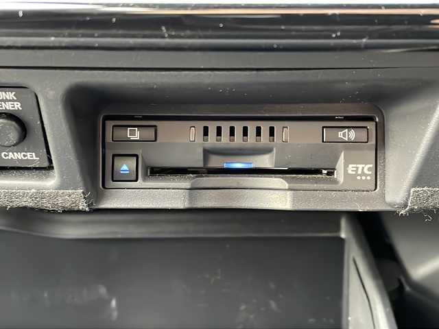 トヨタ クラウン ハイブリッド RS Four リミテッド 道北・旭川 2020(令2)年 5.1万km ホワイトパールクリスタルシャイン /4WD//寒冷地仕様//3眼LEDヘッドライトシーケンシャルウインカー//純正メモリナビ//CD/DVD/BD/SD/MSV/BT/USB/フルセグ//パノラミックビューモニター//トヨタセーフティセンス//PCS/ACC/LTA/BSM/RCTA/PKSB/RSA/HUD//クリアランスソナー//パーキングアシスト//ハーフレザーシート//パワーシート//シートヒーター//ステアリングヒーター//ミラーヒーター//オートハイビーム//オートライト//LEDヘッドライト//フォグライト//ヘッドライトウォッシャー//オートリトラミラー//オートワイパー//ビルトインETC//純正エンジンスターター//AC100V//フロントデアイサー//純正フロアマット//ドアバイザー//AW冬タイヤ積み込み