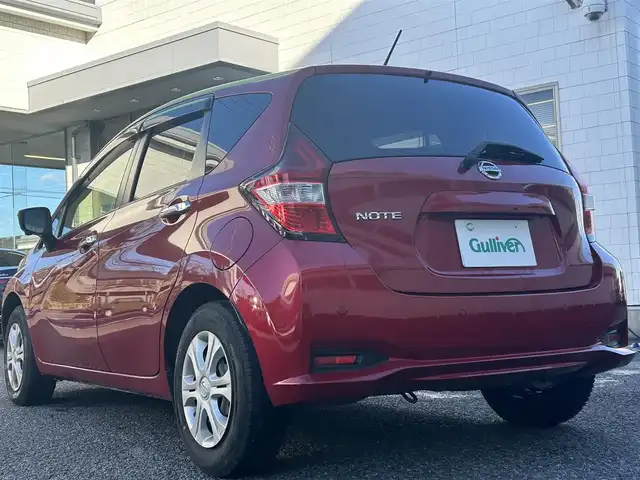 日産 ノート XVセレ +セーフ 愛知県 2017(平29)年 6.8万km ガーネットレッド 純正SDナビ(FM/AM/CD/DVD/BT/AUX/USB/WALKMAN/フルセグ)/エマージェンシーブレーキ/車線逸脱警報/特別仕様車/アラウンドビューモニター・バックカメラ/コーナーセンサー/デジタルインナーミラー/HIDヘッドライト/電動格納ミラー/純正フロアマット/アイドリングストップ/ETC/プッシュスタート/スマートキー・スペアキー１本/ステアリングリモコン/ハンズフリー/ABS/取扱説明書・保証書