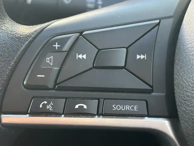 日産 ノート XVセレ +セーフ 愛知県 2017(平29)年 6.8万km ガーネットレッド 純正SDナビ(FM/AM/CD/DVD/BT/AUX/USB/WALKMAN/フルセグ)/エマージェンシーブレーキ/車線逸脱警報/特別仕様車/アラウンドビューモニター・バックカメラ/コーナーセンサー/デジタルインナーミラー/HIDヘッドライト/電動格納ミラー/純正フロアマット/アイドリングストップ/ETC/プッシュスタート/スマートキー・スペアキー１本/ステアリングリモコン/ハンズフリー/ABS/取扱説明書・保証書