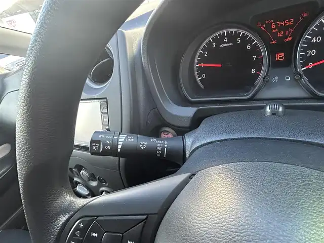 日産 ノート XVセレ +セーフ 愛知県 2017(平29)年 6.8万km ガーネットレッド 純正SDナビ(FM/AM/CD/DVD/BT/AUX/USB/WALKMAN/フルセグ)/エマージェンシーブレーキ/車線逸脱警報/特別仕様車/アラウンドビューモニター・バックカメラ/コーナーセンサー/デジタルインナーミラー/HIDヘッドライト/電動格納ミラー/純正フロアマット/アイドリングストップ/ETC/プッシュスタート/スマートキー・スペアキー１本/ステアリングリモコン/ハンズフリー/ABS/取扱説明書・保証書