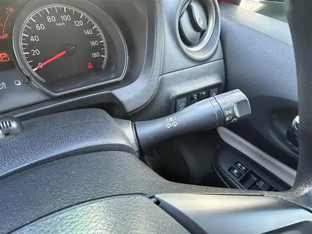 日産 ノート XVセレ +セーフ 愛知県 2017(平29)年 6.8万km ガーネットレッド 純正SDナビ(FM/AM/CD/DVD/BT/AUX/USB/WALKMAN/フルセグ)/エマージェンシーブレーキ/車線逸脱警報/特別仕様車/アラウンドビューモニター・バックカメラ/コーナーセンサー/デジタルインナーミラー/HIDヘッドライト/電動格納ミラー/純正フロアマット/アイドリングストップ/ETC/プッシュスタート/スマートキー・スペアキー１本/ステアリングリモコン/ハンズフリー/ABS/取扱説明書・保証書