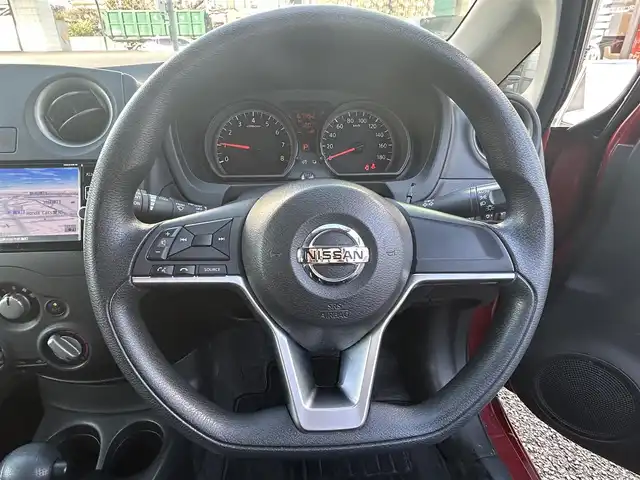 日産 ノート XVセレ +セーフ 愛知県 2017(平29)年 6.8万km ガーネットレッド 純正SDナビ(FM/AM/CD/DVD/BT/AUX/USB/WALKMAN/フルセグ)/エマージェンシーブレーキ/車線逸脱警報/特別仕様車/アラウンドビューモニター・バックカメラ/コーナーセンサー/デジタルインナーミラー/HIDヘッドライト/電動格納ミラー/純正フロアマット/アイドリングストップ/ETC/プッシュスタート/スマートキー・スペアキー１本/ステアリングリモコン/ハンズフリー/ABS/取扱説明書・保証書