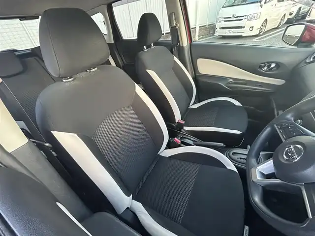 日産 ノート XVセレ +セーフ 愛知県 2017(平29)年 6.8万km ガーネットレッド 純正SDナビ(FM/AM/CD/DVD/BT/AUX/USB/WALKMAN/フルセグ)/エマージェンシーブレーキ/車線逸脱警報/特別仕様車/アラウンドビューモニター・バックカメラ/コーナーセンサー/デジタルインナーミラー/HIDヘッドライト/電動格納ミラー/純正フロアマット/アイドリングストップ/ETC/プッシュスタート/スマートキー・スペアキー１本/ステアリングリモコン/ハンズフリー/ABS/取扱説明書・保証書