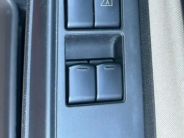 日産 ノート XVセレ +セーフ 愛知県 2017(平29)年 6.8万km ガーネットレッド 純正SDナビ(FM/AM/CD/DVD/BT/AUX/USB/WALKMAN/フルセグ)/エマージェンシーブレーキ/車線逸脱警報/特別仕様車/アラウンドビューモニター・バックカメラ/コーナーセンサー/デジタルインナーミラー/HIDヘッドライト/電動格納ミラー/純正フロアマット/アイドリングストップ/ETC/プッシュスタート/スマートキー・スペアキー１本/ステアリングリモコン/ハンズフリー/ABS/取扱説明書・保証書