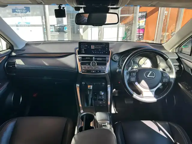 レクサス ＮＸ 300 Iパッケージ 富山県 2017(平29)年 9.9万km 白 純正SDナビ/Bluetooth接続/フルセグTV/AM/FMラジオ/Miracast/CD再生/バックカメラ/サンルーフ/ＡＣＣ/パワーバックドア/ドラレコ/D/N席パワーシート/D/N席シートヒーター/ステアリングヒーター/オートハイビーム/オートホールド/ETC2.0/横滑り防止/アイドリングストップ/車線逸脱防止