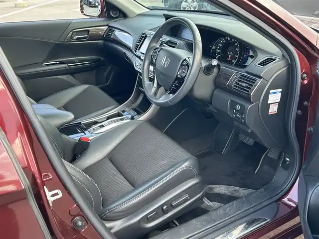 ホンダ アコード ハイブリッド EX 愛媛県 2017(平29)年 3.8万km プレミアムディープロッソパール メーカーオプション純正ナビ/BT/AM・FM/CD/DVD/フルセグTV/ビルトインETC/前方ドライブレコーダー/D+N席パワーシート/シートメモリー/全席シートヒーター/追従型クルーズコントロール/オートホールド/レーンキープアシスト/衝突軽減システム/前後コーナーセンサー/バックカメラ・左サイドカメラ/純正アルミホイール/純正フロアマット