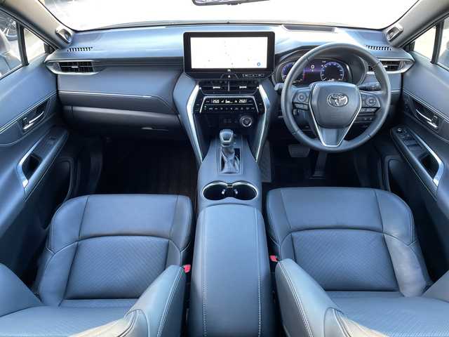 トヨタ ハリアー Z レザーパッケージ 長野県 2023(令5)年 0.5万km プラチナホワイトパールマイカ 禁煙車/4WD/純正12.3インチディスプレイオーディオ　ナビ機能付き/JBLプレミアムサウンド/Bluetooth/フルセグTV/全周囲カメラ/デジタルインナーミラー/ブラインドスポットモニター/レザーシート/前席シートヒーター/前席シートベンチレーション/前席パワーシート/D席メモリ付き/電動リアゲート/ステアリングヒーター/USB入力端子/ビルトインETC2.0/前後ドラレコ/トヨタセーフティセンス/レーダークルーズコントロール/純正AW19インチ/純正フロアマット/スマートキー/プッシュスタート