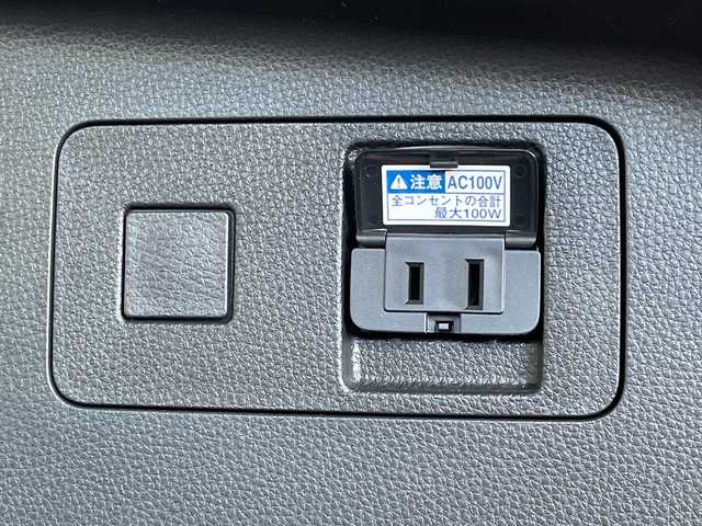 トヨタ ハリアー Z レザーパッケージ 長野県 2023(令5)年 0.5万km プラチナホワイトパールマイカ 禁煙車/4WD/純正12.3インチディスプレイオーディオ　ナビ機能付き/JBLプレミアムサウンド/Bluetooth/フルセグTV/全周囲カメラ/デジタルインナーミラー/ブラインドスポットモニター/レザーシート/前席シートヒーター/前席シートベンチレーション/前席パワーシート/D席メモリ付き/電動リアゲート/ステアリングヒーター/USB入力端子/ビルトインETC2.0/前後ドラレコ/トヨタセーフティセンス/レーダークルーズコントロール/純正AW19インチ/純正フロアマット/スマートキー/プッシュスタート