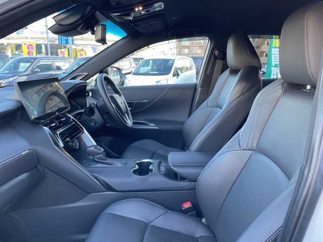 トヨタ ハリアー Z レザーパッケージ 長野県 2023(令5)年 0.5万km プラチナホワイトパールマイカ 禁煙車/4WD/純正12.3インチディスプレイオーディオ　ナビ機能付き/JBLプレミアムサウンド/Bluetooth/フルセグTV/全周囲カメラ/デジタルインナーミラー/ブラインドスポットモニター/レザーシート/前席シートヒーター/前席シートベンチレーション/前席パワーシート/D席メモリ付き/電動リアゲート/ステアリングヒーター/USB入力端子/ビルトインETC2.0/前後ドラレコ/トヨタセーフティセンス/レーダークルーズコントロール/純正AW19インチ/純正フロアマット/スマートキー/プッシュスタート