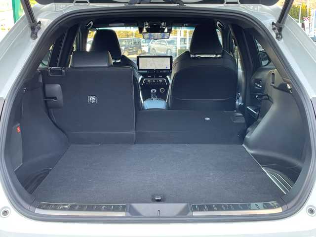 トヨタ ハリアー Z レザーパッケージ 長野県 2023(令5)年 0.5万km プラチナホワイトパールマイカ 禁煙車/4WD/純正12.3インチディスプレイオーディオ　ナビ機能付き/JBLプレミアムサウンド/Bluetooth/フルセグTV/全周囲カメラ/デジタルインナーミラー/ブラインドスポットモニター/レザーシート/前席シートヒーター/前席シートベンチレーション/前席パワーシート/D席メモリ付き/電動リアゲート/ステアリングヒーター/USB入力端子/ビルトインETC2.0/前後ドラレコ/トヨタセーフティセンス/レーダークルーズコントロール/純正AW19インチ/純正フロアマット/スマートキー/プッシュスタート