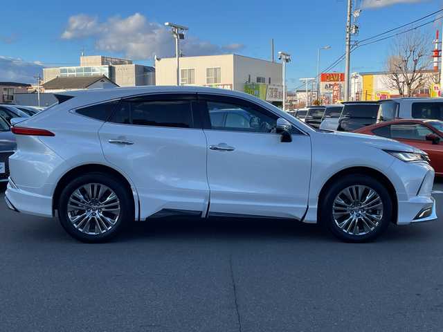 トヨタ ハリアー Z レザーパッケージ 長野県 2023(令5)年 0.5万km プラチナホワイトパールマイカ 禁煙車/4WD/純正12.3インチディスプレイオーディオ　ナビ機能付き/JBLプレミアムサウンド/Bluetooth/フルセグTV/全周囲カメラ/デジタルインナーミラー/ブラインドスポットモニター/レザーシート/前席シートヒーター/前席シートベンチレーション/前席パワーシート/D席メモリ付き/電動リアゲート/ステアリングヒーター/USB入力端子/ビルトインETC2.0/前後ドラレコ/トヨタセーフティセンス/レーダークルーズコントロール/純正AW19インチ/純正フロアマット/スマートキー/プッシュスタート