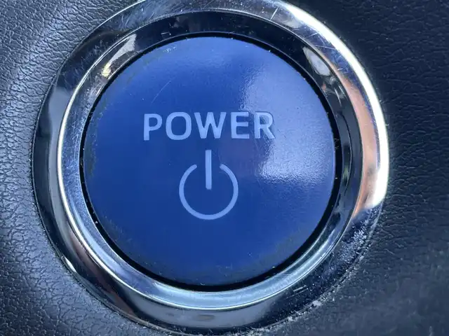 トヨタ クラウン ハイブリッド S 岡山県 2018(平30)年 12万km 黒 登録時走行距離119489km/純正ナビ/フルセグTV(AM/FM/CD/DVD/Bluetooth)/バックカメラ/ビルトインETC2.0/ドライブレコーダー/トヨタセーフティセンス/・レーダークルーズコントロール/・オートマチックハイビーム/・プリクラッシュセーフティ/・レーンディバーチャーアラート/横滑り防止装置/オートブレーキホールド/D/N席パワーシート/D/N席シートヒーター/ステアリングヒーター/純正フロアマット/17インチ純正AW