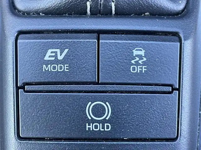 トヨタ クラウン ハイブリッド S 岡山県 2018(平30)年 12万km 黒 登録時走行距離119489km/純正ナビ/フルセグTV(AM/FM/CD/DVD/Bluetooth)/バックカメラ/ビルトインETC2.0/ドライブレコーダー/トヨタセーフティセンス/・レーダークルーズコントロール/・オートマチックハイビーム/・プリクラッシュセーフティ/・レーンディバーチャーアラート/横滑り防止装置/オートブレーキホールド/D/N席パワーシート/D/N席シートヒーター/ステアリングヒーター/純正フロアマット/17インチ純正AW