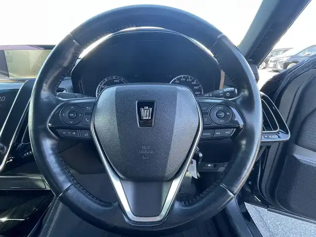 トヨタ クラウン ハイブリッド S 岡山県 2018(平30)年 12万km 黒 登録時走行距離119489km/純正ナビ/フルセグTV(AM/FM/CD/DVD/Bluetooth)/バックカメラ/ビルトインETC2.0/ドライブレコーダー/トヨタセーフティセンス/・レーダークルーズコントロール/・オートマチックハイビーム/・プリクラッシュセーフティ/・レーンディバーチャーアラート/横滑り防止装置/オートブレーキホールド/D/N席パワーシート/D/N席シートヒーター/ステアリングヒーター/純正フロアマット/17インチ純正AW