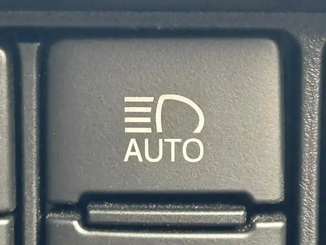 トヨタ ノア X 千葉県 2021(令3)年 6.3万km ボルドーマイカメタリック 社外ナビ/(Bluetooth/CD/AM/FM/AUX)/片側パワースライドドア/クルーズコントロール/バックカメラ/衝突軽減ブレーキ/レーンキープアシスト/コーナーセンサー/ETC/社外フロアマット/オートライト/オートマチックハイビーム/2列目サンバイザー/電動格納ミラー/リモコンキー