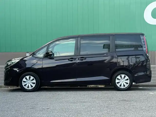 トヨタ ノア X 千葉県 2021(令3)年 6.3万km ボルドーマイカメタリック 社外ナビ/(Bluetooth/CD/AM/FM/AUX)/片側パワースライドドア/クルーズコントロール/バックカメラ/衝突軽減ブレーキ/レーンキープアシスト/コーナーセンサー/ETC/社外フロアマット/オートライト/オートマチックハイビーム/2列目サンバイザー/電動格納ミラー/リモコンキー