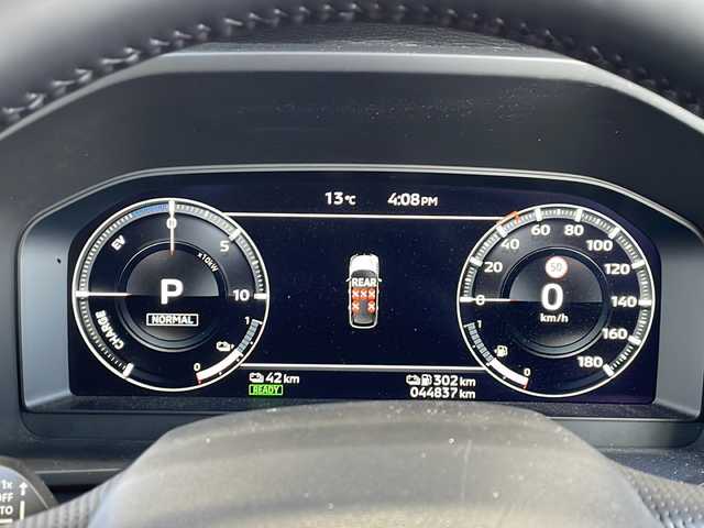 三菱 アウトランダー ＰＨＥＶ P 静岡県 2022(令4)年 4.5万km ホワイトダイヤモンド 純正ナビ/・アラウンドビューモニター/・フロントカメラ/・Bluetooth/・AndroidAuto/・フルセグTV/・USB/主要装備/・サンルーフ/・BOSE/・ETC2.0車載器/・ヘッドアップディスプレイ/・全席シートヒーター/・純正20インチＡＷ/・純正フロアマット/・パワーバックドア/・パワーシート/安全装備/・衝突被害軽減システム/・レーンキープアシスト/・後側方車両接近検知/・前後コーナーセンサー/・踏み間違え衝突防止アシスト/・ふらつき警報