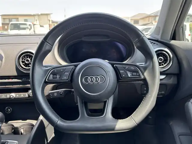 アウディ Ａ３ SB SラインダイナミックLTD 大分県 2020(令2)年 9.2万km 白 ・純正ナビ(CD.DVD.SD.BT.USB)/・バックカメラ/・フルセグテレビ/・衝突軽減ブレーキ/・ETC/・コーナーセンサー/・クルーズコントロール/・パドルシフト/・ステアリングリモコン/・パワーシート/・シートヒーター/・オートライト/・スマートキー