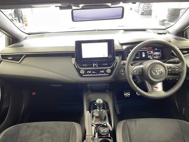 トヨタ ＧＲカローラ RZ 岐阜県 2023(令5)年 0.3万km ガンＭ 6速MT/4WD/ETC2.0/プリクラッシュセーフティー/レーントレーシングアシスト/レーンディパーチャーアシストアラート/レーダークルーズコントロール/オートライト/オートマチックハイビーム/イモビライザー/純正アルミホイール（BBS製）/発進遅れ告知機能/クリアランスソナー/UVカットフロントドアガラス/ロードサインアシスト/純正3本出しマフラー/本革巻きシフトノブ/アルミペダル/ステアリングヒーター/純正ディスプレイオーディオ/Bluetooth接続/シートヒーター（運転席＋助手席）/プッシュスタート/スマートキー/スペアキー（1本）