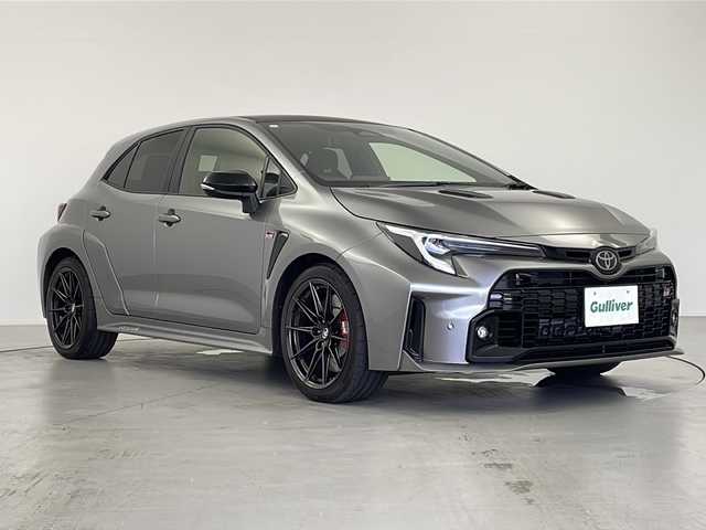 トヨタ ＧＲカローラ RZ 岐阜県 2023(令5)年 0.3万km ガンＭ 6速MT/4WD/ETC2.0/プリクラッシュセーフティー/レーントレーシングアシスト/レーンディパーチャーアシストアラート/レーダークルーズコントロール/オートライト/オートマチックハイビーム/イモビライザー/純正アルミホイール（BBS製）/発進遅れ告知機能/クリアランスソナー/UVカットフロントドアガラス/ロードサインアシスト/純正3本出しマフラー/本革巻きシフトノブ/アルミペダル/ステアリングヒーター/純正ディスプレイオーディオ/Bluetooth接続/シートヒーター（運転席＋助手席）/プッシュスタート/スマートキー/スペアキー（1本）