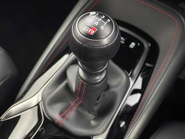 トヨタ ＧＲカローラ RZ 岐阜県 2023(令5)年 0.3万km ガンＭ 6速MT/4WD/ETC2.0/プリクラッシュセーフティー/レーントレーシングアシスト/レーンディパーチャーアシストアラート/レーダークルーズコントロール/オートライト/オートマチックハイビーム/イモビライザー/純正アルミホイール（BBS製）/発進遅れ告知機能/クリアランスソナー/UVカットフロントドアガラス/ロードサインアシスト/純正3本出しマフラー/本革巻きシフトノブ/アルミペダル/ステアリングヒーター/純正ディスプレイオーディオ/Bluetooth接続/シートヒーター（運転席＋助手席）/プッシュスタート/スマートキー/スペアキー（1本）